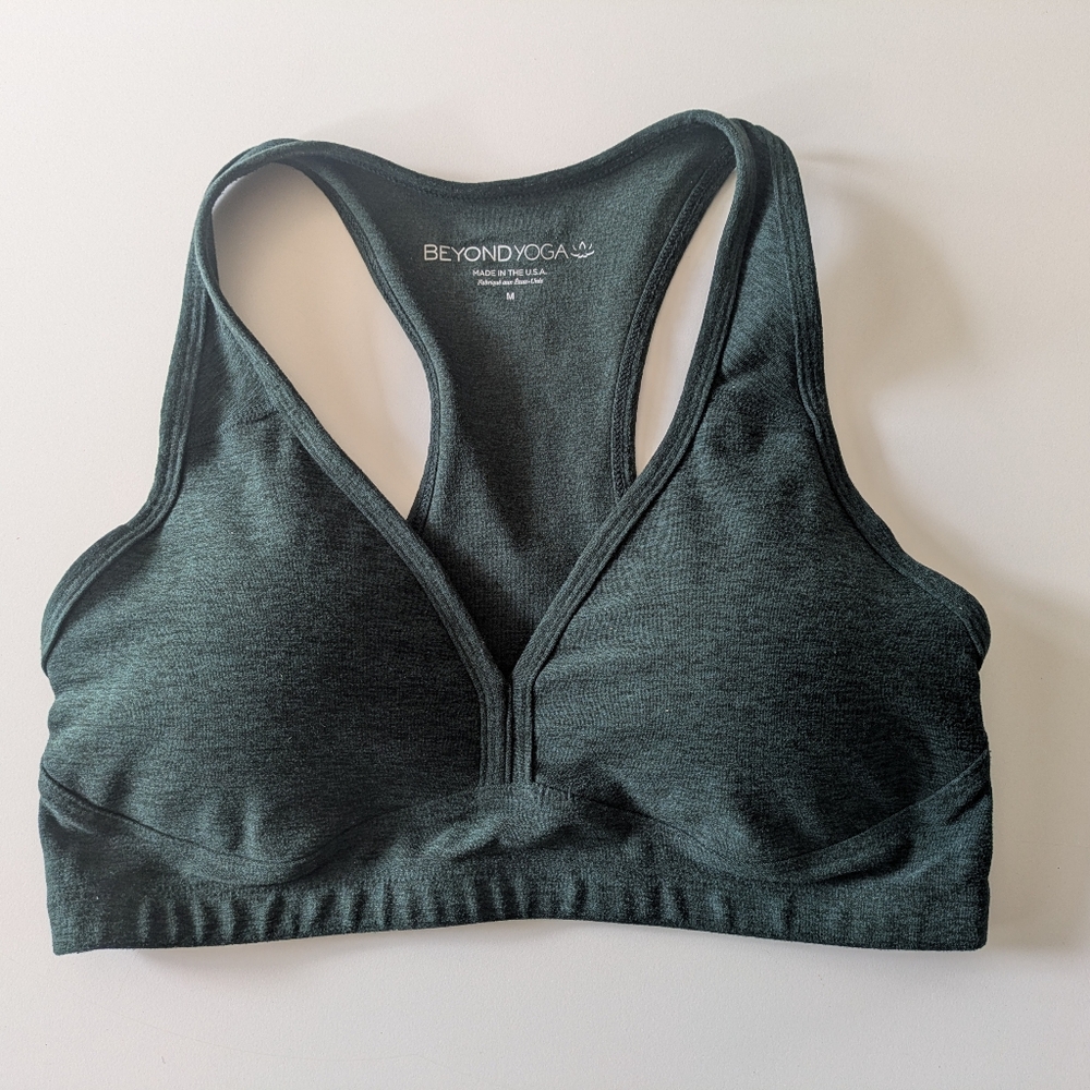 Beyond Yoga Space dye Lift Your Spirits Bra In Forest Pine Green, medium